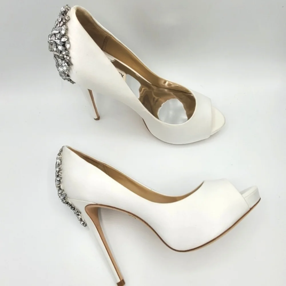 Badgley Mischka Kiara, White, NIB - Picture 8 of 13